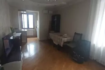 Satılır Köhnə Tikili Elmler Akademiyasıda