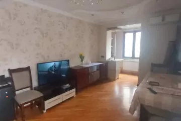 Satılır Köhnə Tikili Elmler Akademiyasıda