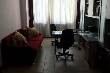 Satılır Yeni Tikili Elmler Akademiyasıda