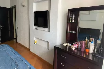 Satılır Yeni Tikili Elmler Akademiyasıda