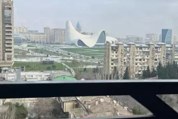 Satılır Yeni Tikili Heydər əliyev Mərkəzində