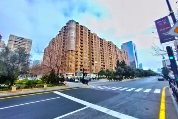 Satılır Yeni Tikili Ağ şəhər Kompleksində