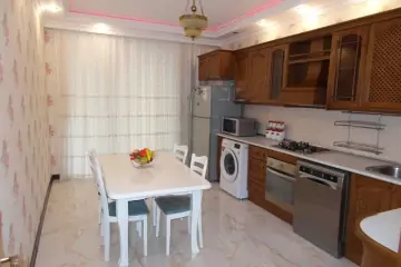 Aylıq Kirayə Yeni Tikili Gənclik Mallda