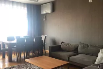 Satılır Yeni Tikili şərq Bazarında