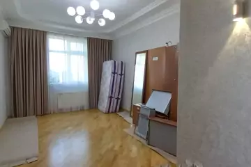 Satılır Yeni Tikili Elmler Akademiyasıda