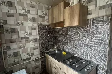 Satılır Köhnə Tikili 8-ci Kilometrdə