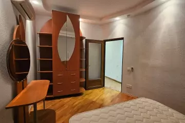Satılır Köhnə Tikili Mərkəzdə