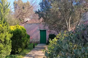 Satılır Bağ Evi şüvəlanda
