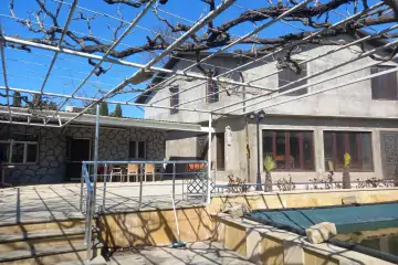 Satılır Bağ Evi şüvəlanda