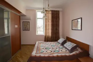 Satılır Köhnə Tikili İçərişəhərdə