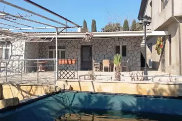 Satılır Bağ Evi şüvəlanda