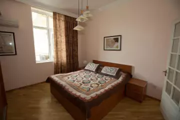 Satılır Köhnə Tikili İçərişəhərdə