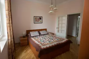 Satılır Köhnə Tikili İçərişəhərdə