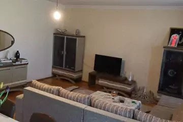 Satılır Köhnə Tikili Bakıxanovda