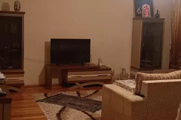 Satılır Köhnə Tikili Bakıxanovda