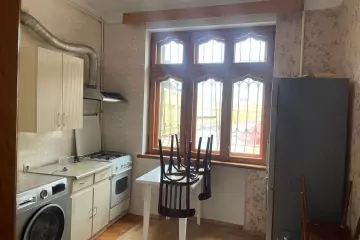 Aylıq Kirayə Köhnə Tikili Elmler Akademiyasıda
