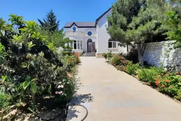 Satılır Bağ Evi Bilgəhdə 
