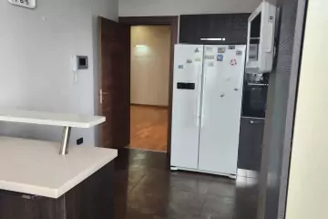 Satılır Yeni Tikili Elmler Akademiyasıda