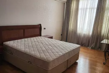 Satılır Yeni Tikili Elmler Akademiyasıda