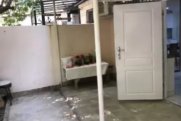 Satılır Köhnə Tikili Elmler Akademiyasıda