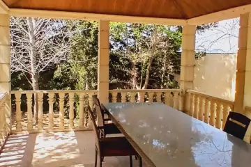 Satılır Bağ Evi şüvəlanda