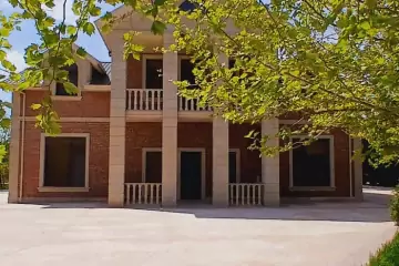 Satılır Bağ Evi şüvəlanda