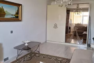 Satılır Köhnə Tikili 8-ci Kilometrdə