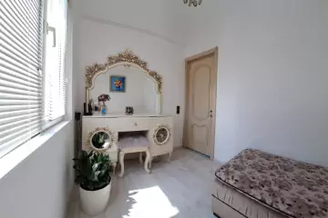 Satılır Köhnə Tikili 8-ci Kilometrdə