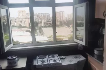 Satılır Köhnə Tikili Bakı Kinoteatrıda