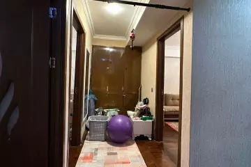 Satılır Köhnə Tikili Elmler Akademiyasıda