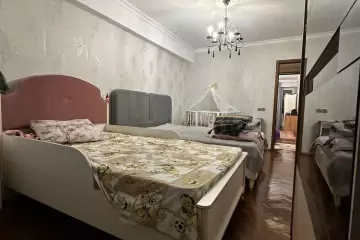 Satılır Köhnə Tikili Elmler Akademiyasıda
