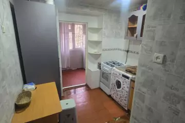 Satılır Köhnə Tikili Elmler Akademiyasıda