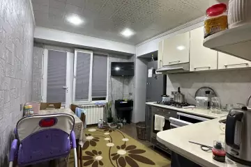 Satılır Köhnə Tikili Elmler Akademiyasıda