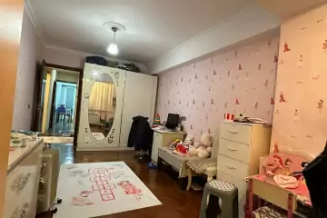 Satılır Köhnə Tikili Elmler Akademiyasıda