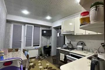 Satılır Köhnə Tikili Elmler Akademiyasıda