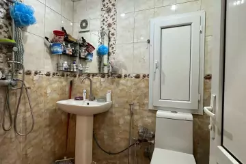 Satılır Köhnə Tikili Elmler Akademiyasıda