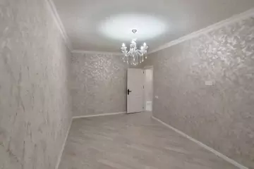 Satılır Köhnə Tikili 8-ci Kilometrdə