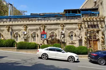 Aylıq Kirayə Köhnə Tikili İçərişəhərdə 