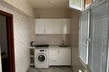 Satılır Köhnə Tikili Bakıxanovda