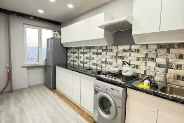 Satılır Köhnə Tikili Elmler Akademiyasıda