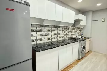 Satılır Köhnə Tikili Elmler Akademiyasıda