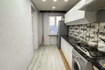Satılır Köhnə Tikili Elmler Akademiyasıda