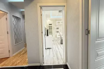 Satılır Köhnə Tikili Elmler Akademiyasıda