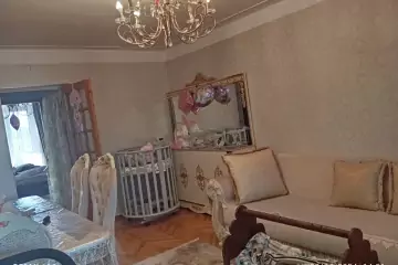 Satılır Köhnə Tikili Bakıxanovda