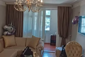 Satılır Köhnə Tikili Bakıxanovda
