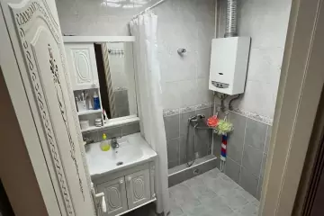 Satılır Köhnə Tikili Heydər əliyev Parkıda