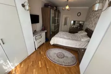 Satılır Köhnə Tikili Heydər əliyev Parkıda