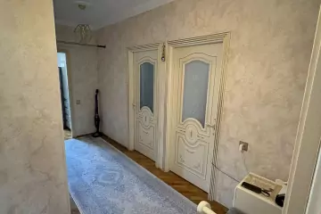Satılır Köhnə Tikili Heydər əliyev Parkıda