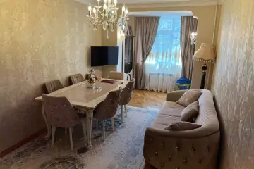 Satılır Köhnə Tikili Heydər əliyev Parkıda