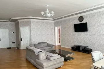 Aylıq Kirayə Yeni Tikili Mərkəzdə